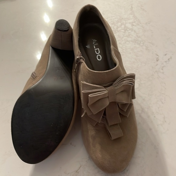 Aldo Faux Suede Size 40/9.5 Heels With Bows - Picture 6 of 6
